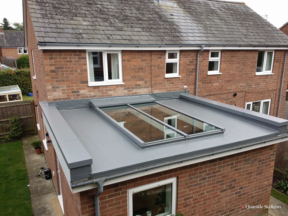 Brick house with a flat-roofed extension holding a glazed rooflight